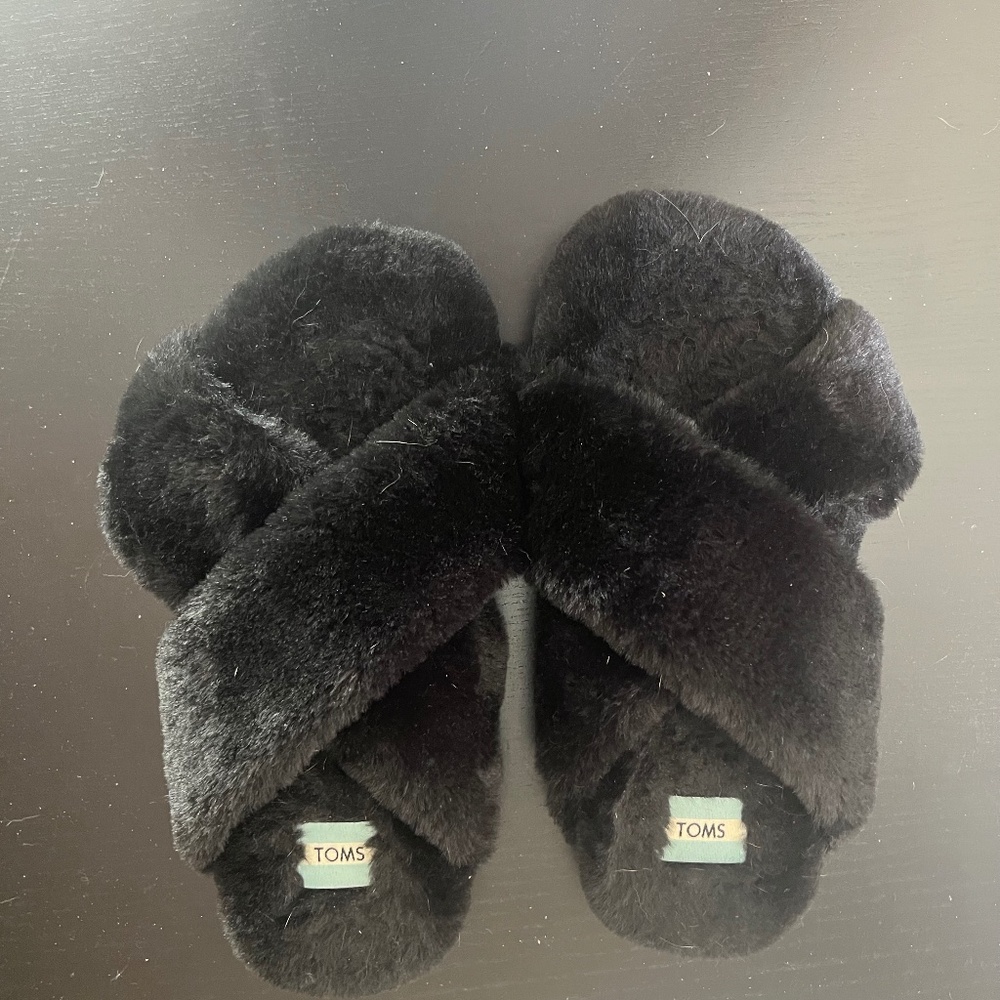 TOMS Women's Susie Eva Black Faux Fur Slippers SIZE 6